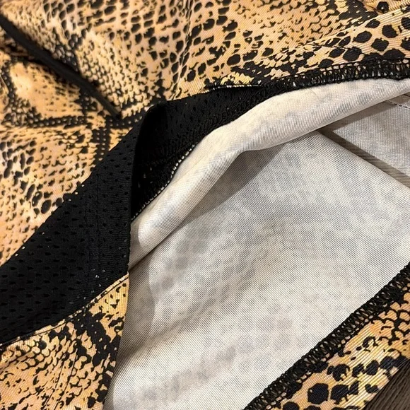NWT [Nike] Loose Fit Rebel Fly Snakeskin Gold/Black Basketball Shorts Women’s S - Picture 10 of 14